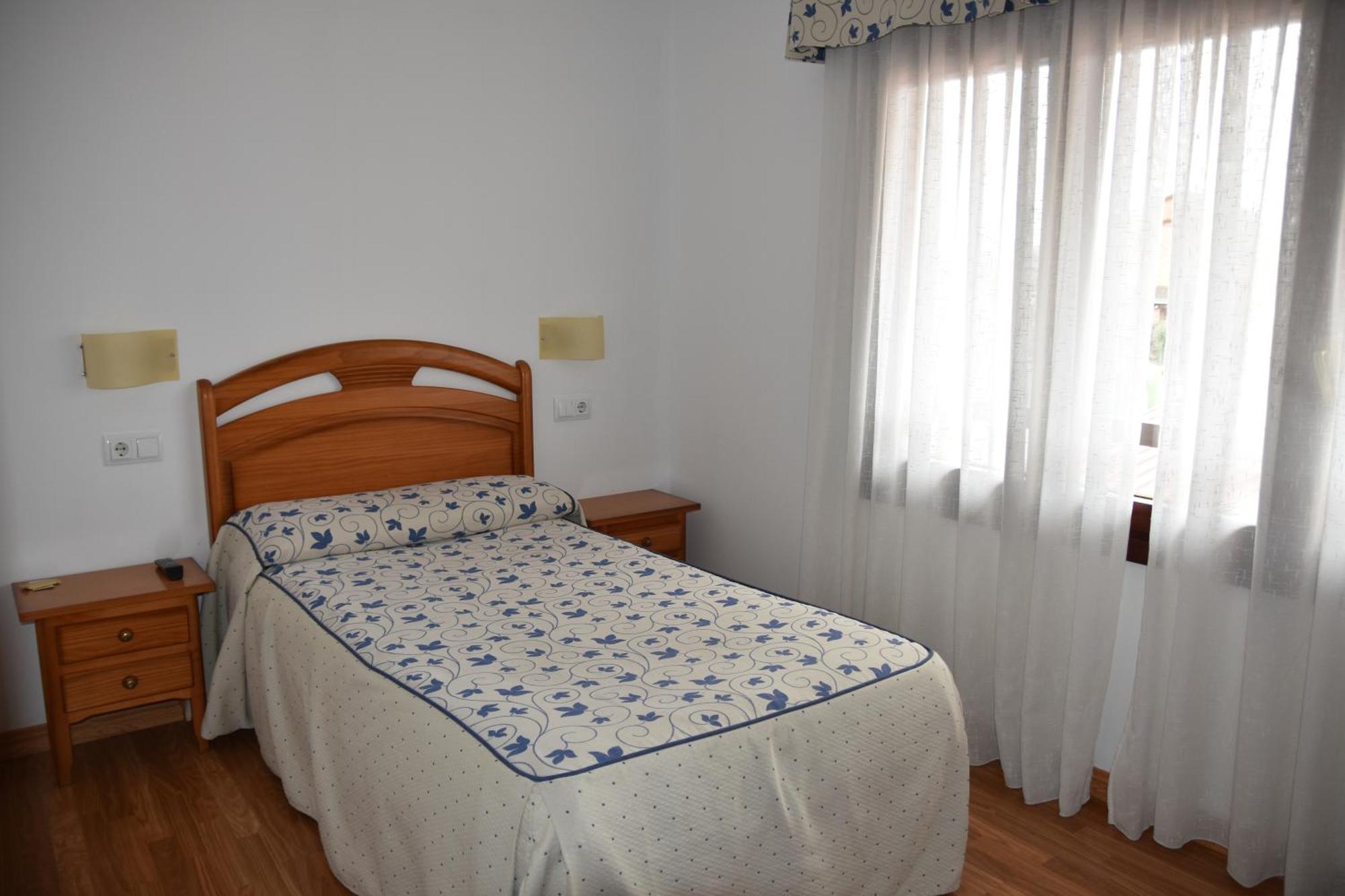 Aparthotel Tres Caminos El Grado Esterno foto