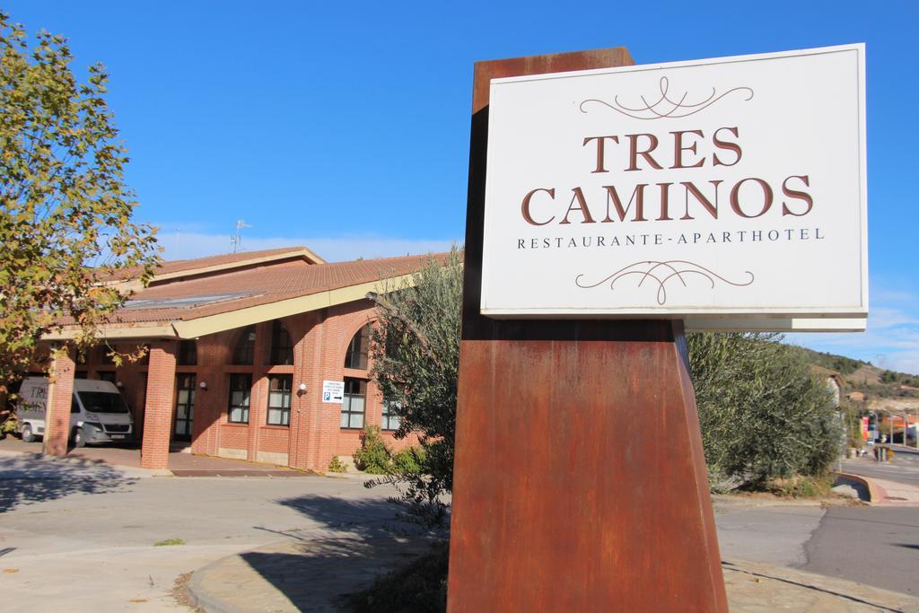 Aparthotel Tres Caminos El Grado Esterno foto