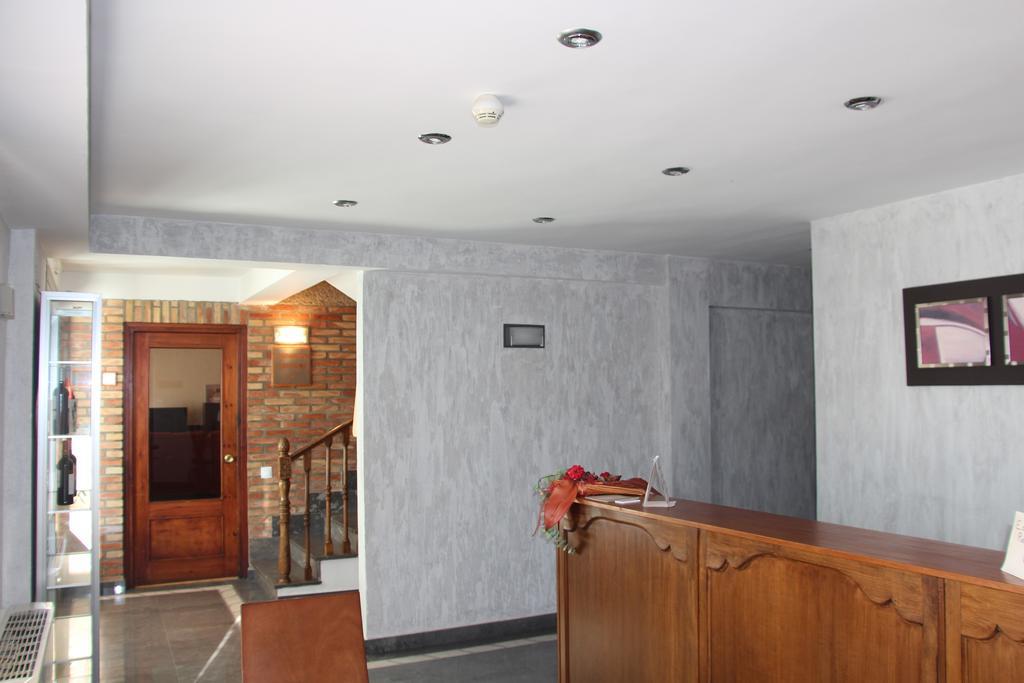 Aparthotel Tres Caminos El Grado Esterno foto