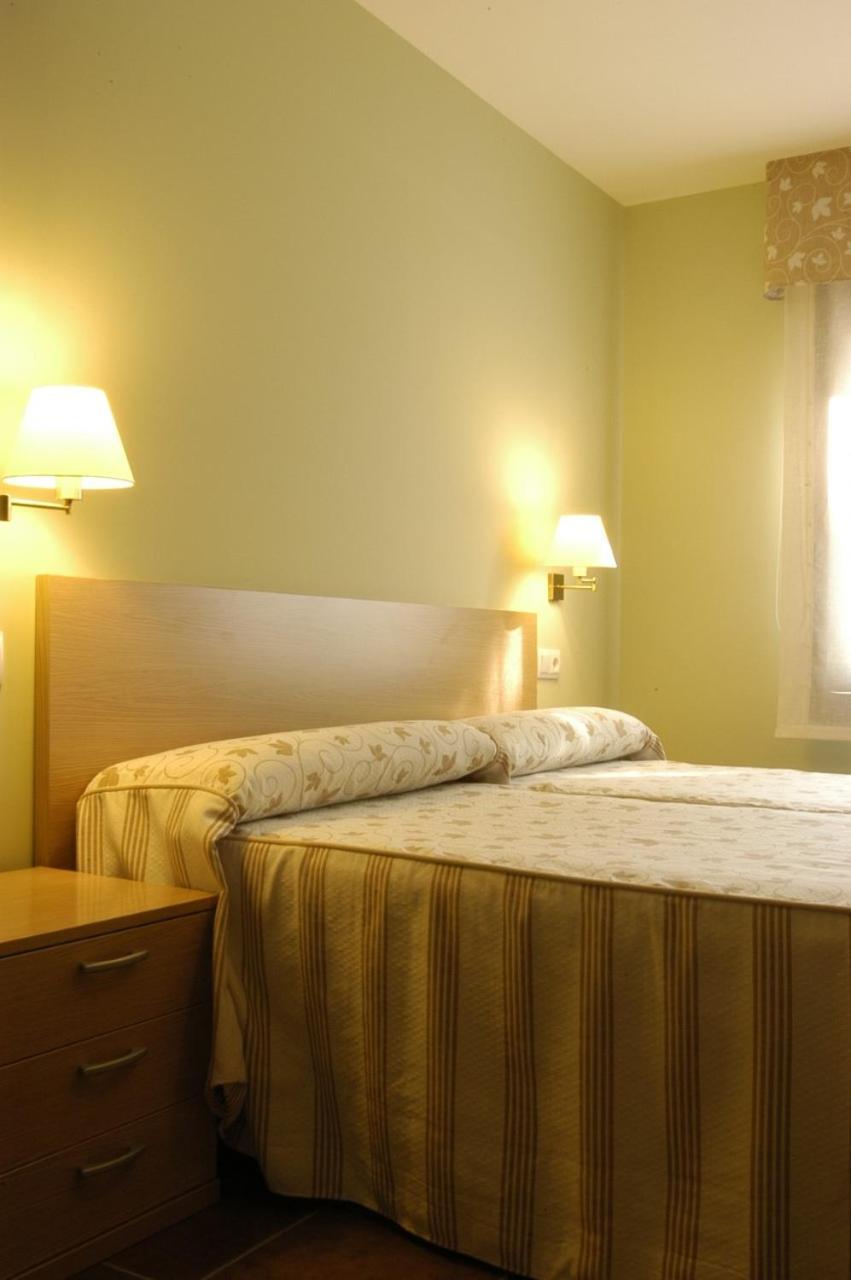 Aparthotel Tres Caminos El Grado Esterno foto
